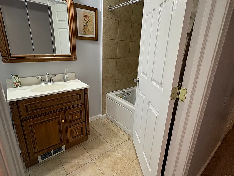 2105 Greenwood St — Photo 7