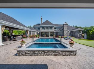 40 Winthrop Dr, Middlebury, CT 06762