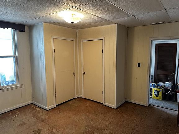 3rd image of 819 W 11th St