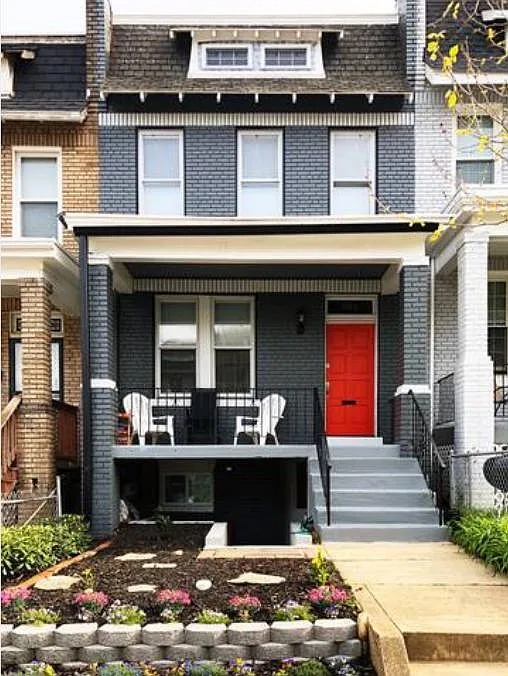 323 Todd Pl NE #1