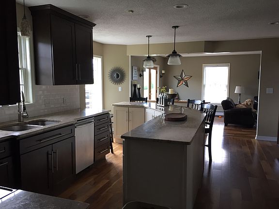 4th image of 330 Meadowview Dr