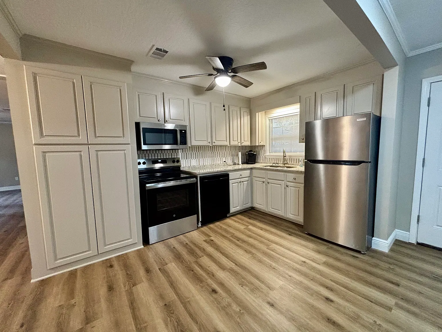 3 bed, 1350 sqft, $1,700 — Photo 2