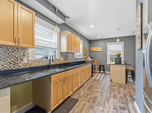 29-31 Essex Ave Unit 2, Swampscott, MA 01907