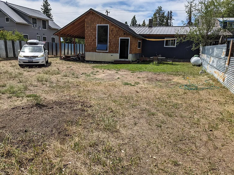 244 Castle Ave #B — Photo 6