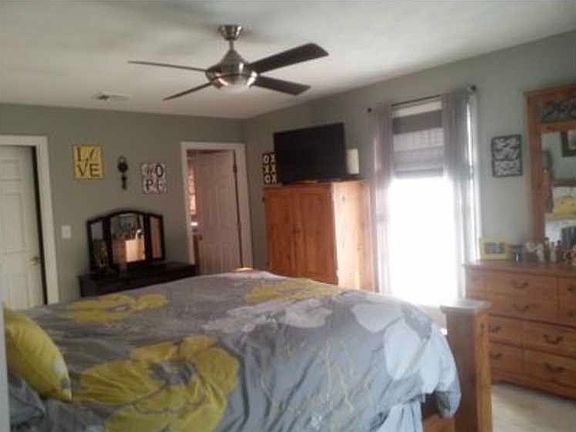 3rd image of 18 Vista Dr