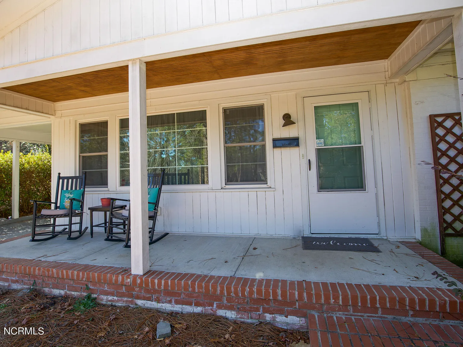 3 bed, 1.5 bath, 1200 sqft, $2,100 — Photo 3