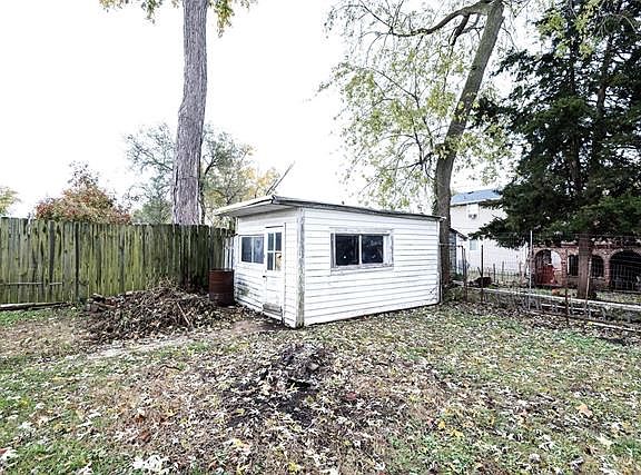 5th image of 232 W Loretta Ave