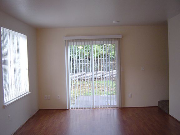 3rd image of 770 Sarah Park Cir