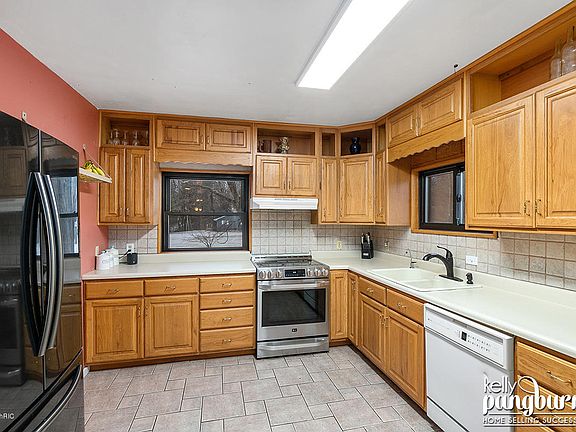 4th image of 4369 W 116th St