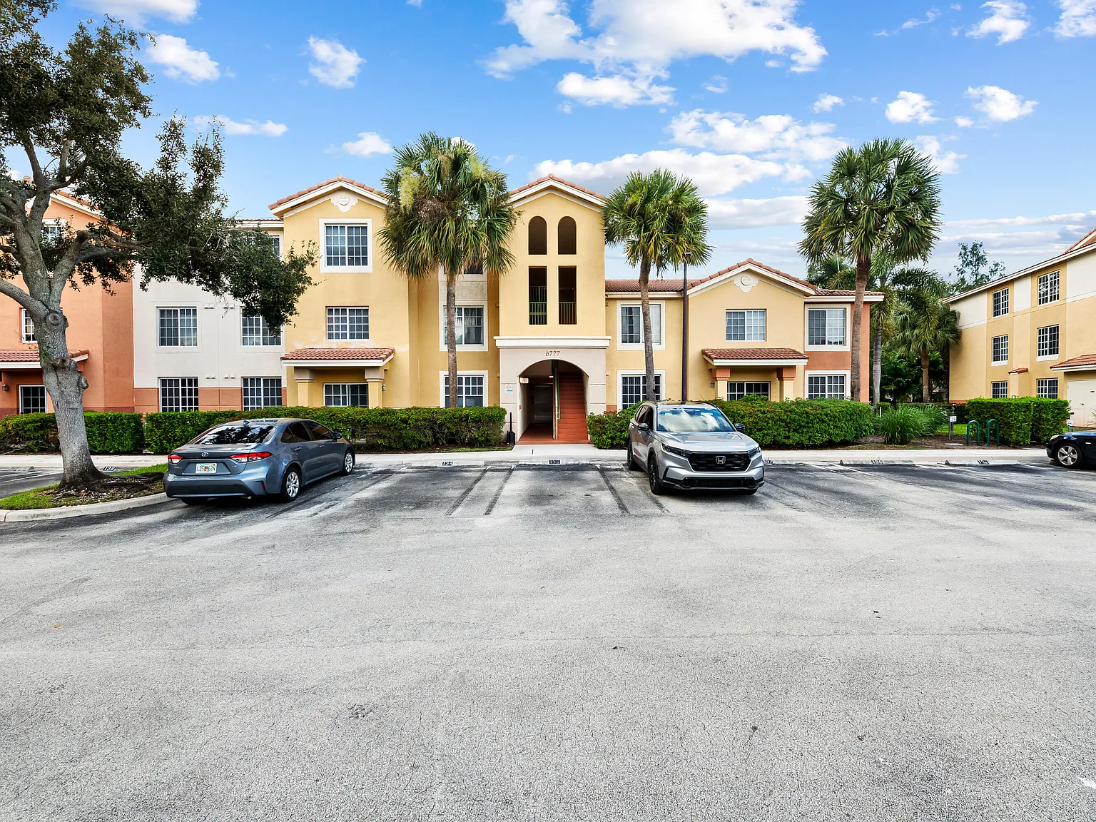 2 bed, 2.0 bath, 904 sqft, $1,950 — Photo 1