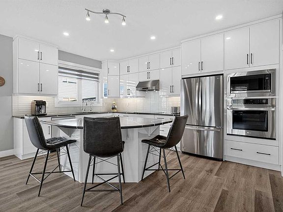 2nd image of 167 W Yorkstone Way SW