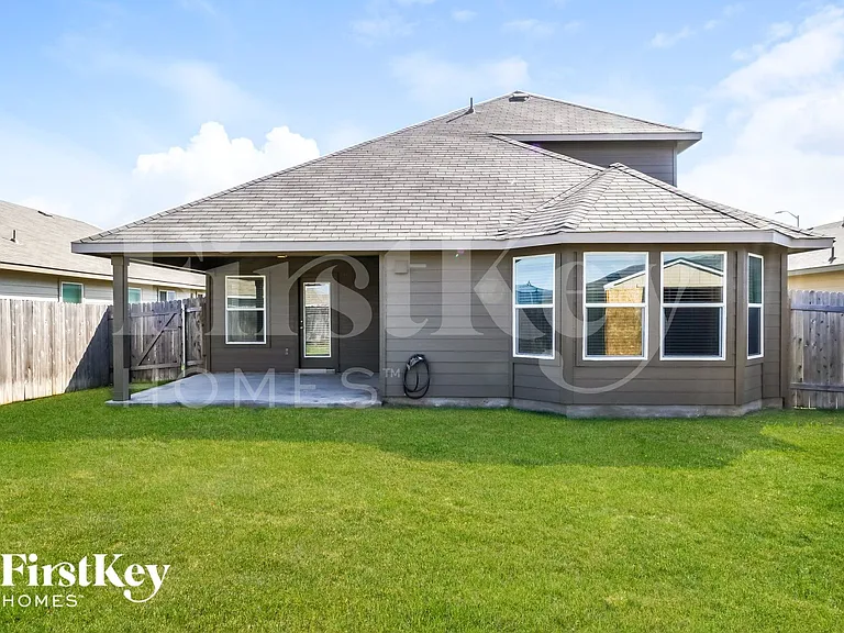 2267 Hawk Dr — Photo 15