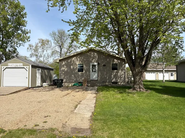 521 6th St E, Hector, MN 55342