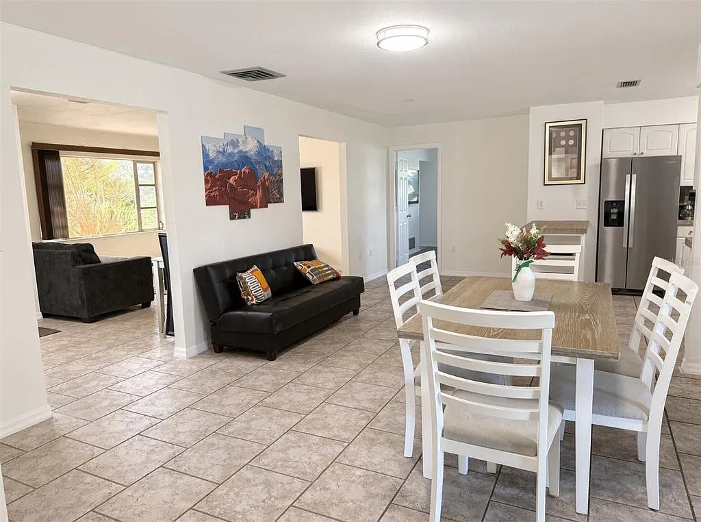 3 bed, 2.5 bath, 1930 sqft, $3,000 — Photo 2