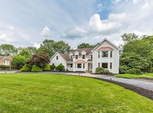 2 Castle Ct, Randolph, NJ 07869