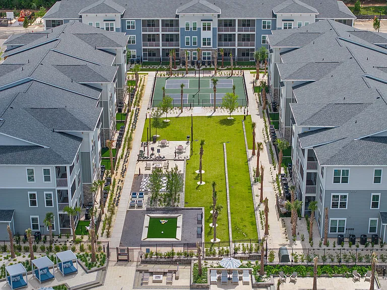 The Quinn Luxury Apartments — Photo 9