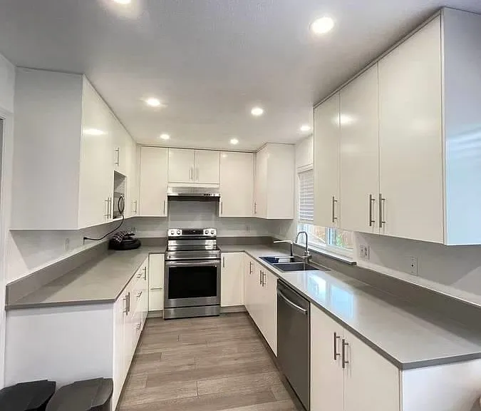 2900 Burton Ct — Photo 2