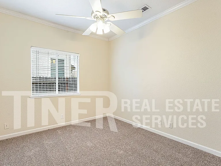 149 Canberra Ct — Photo 17