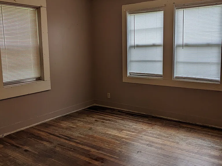 802 McCreight St — Photo 8