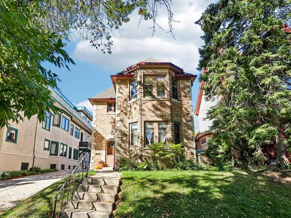 3247 N Summit AVENUE, Milwaukee, WI 53211