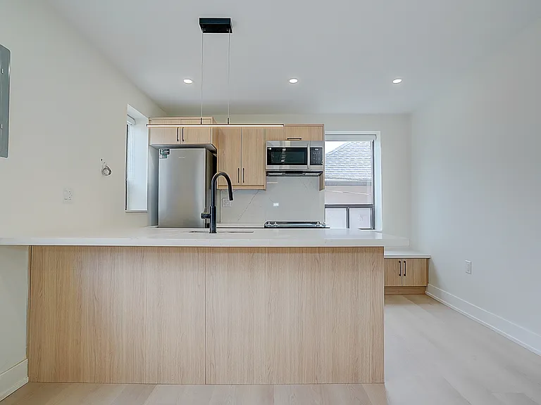 240 Durie St #U201 — Photo 6