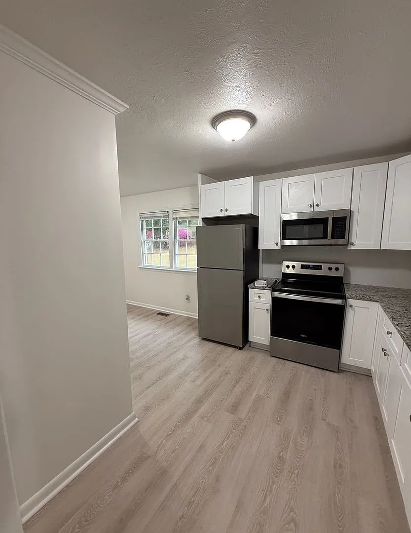 825 Oakcrest, Nearly Royal — Photo 4