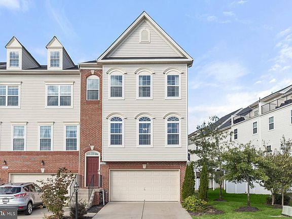 2nd image of 1044 Pultney Ln