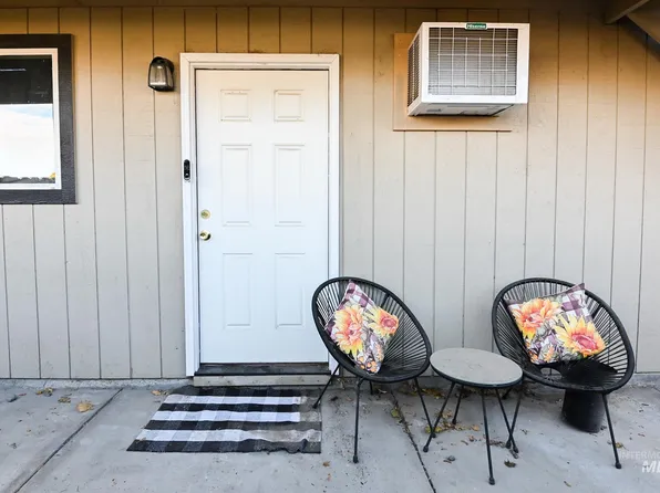 1711 1st St S APT 3, Nampa, ID 83651