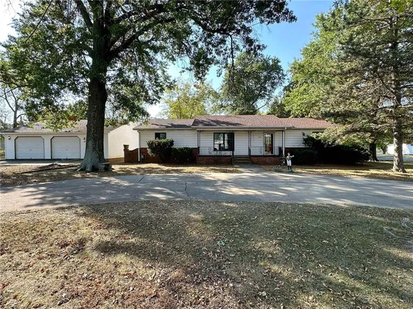 600 E 3rd St, Scammon, KS 66773