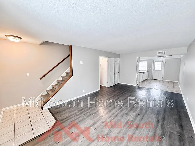1869 E Poplar Woods Cir — Photo 3