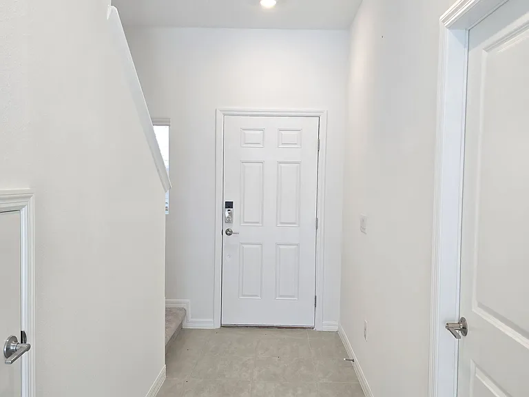 2073 Hallier Cv — Photo 11