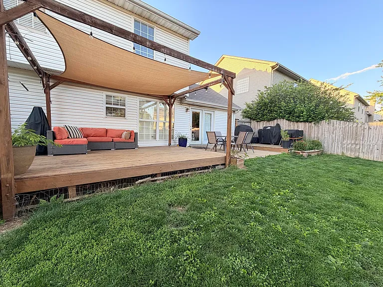 520 Skyview Ln — Photo 6