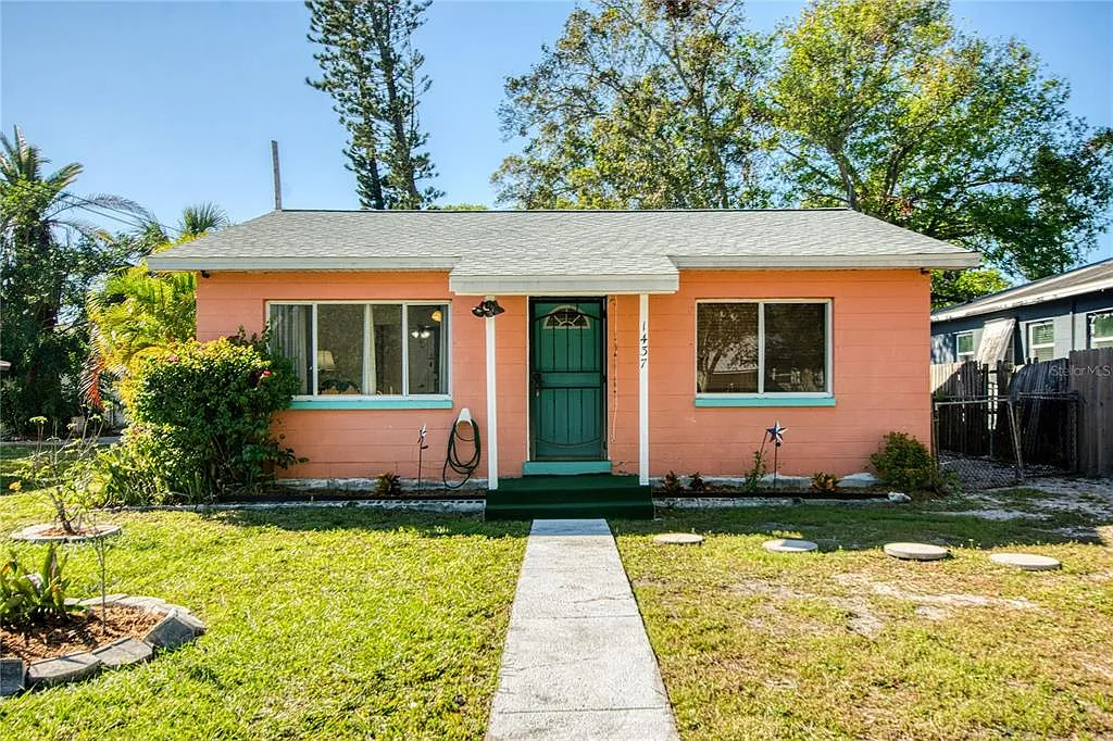2 bed, 1.0 bath, 1102 sqft, $2,395 — Photo 1