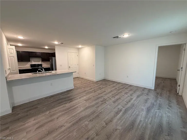 3242 Cordova Ter — Photo 2