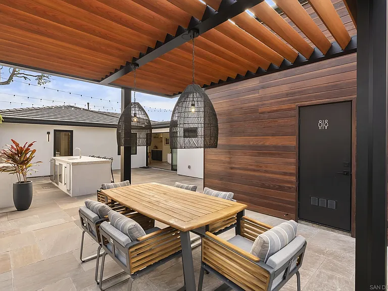 952 Pacific Beach Dr — Photo 8