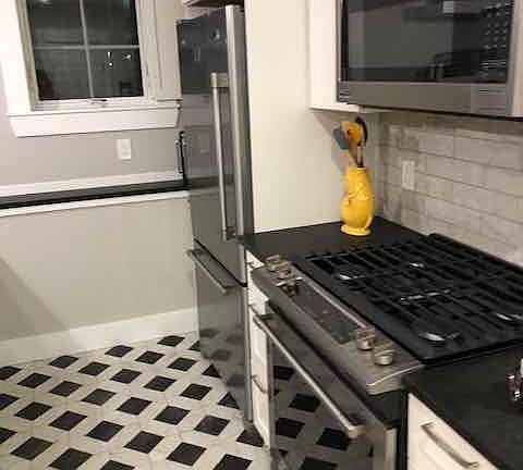 fully furnished kitchen