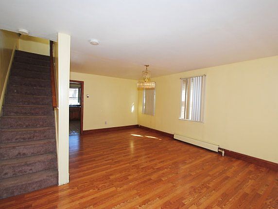 3rd image of 8937 207th St