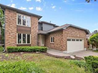6 Fessenden Way, Ottawa, ON K2L3L1