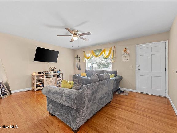 4th image of 2416 Southgate Drive