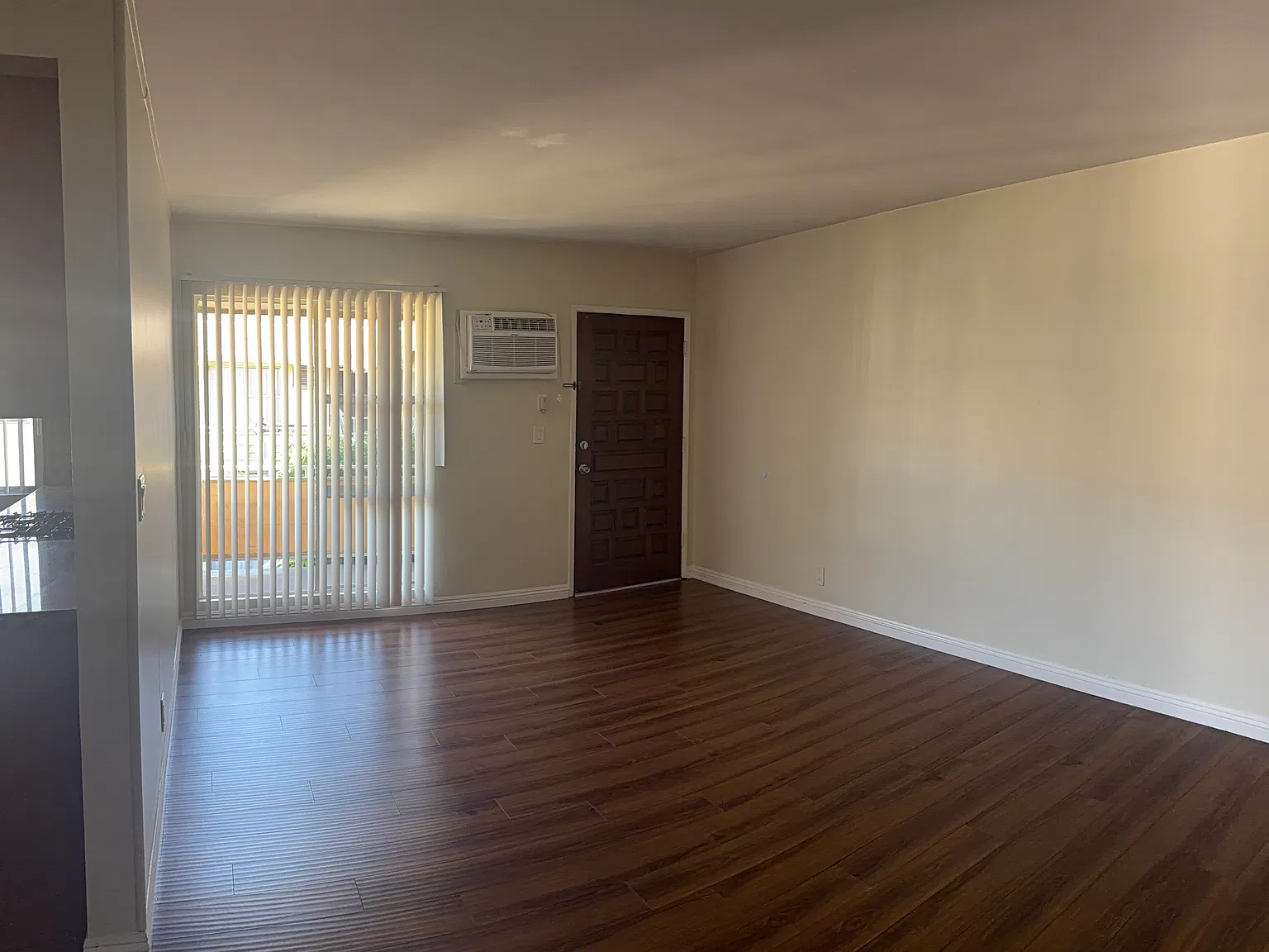 E Cedar Avenue, Burbank — Photo 3
