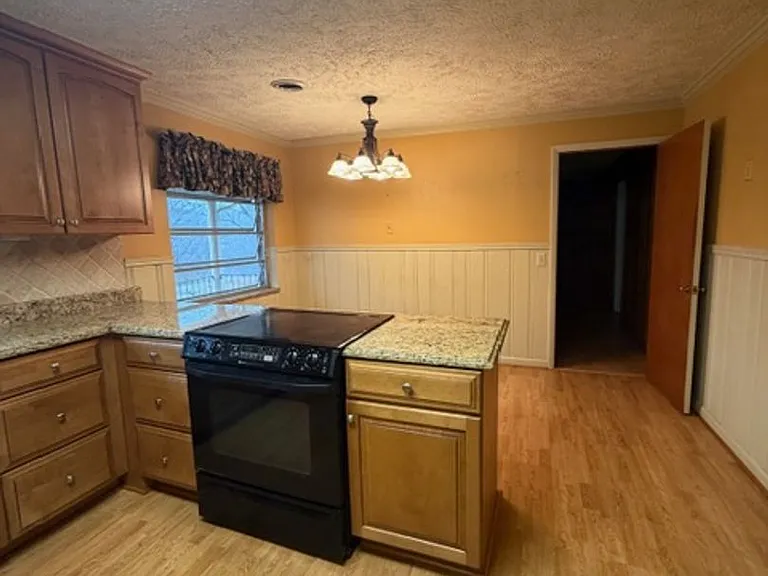 1701 Westside Dr — Photo 5