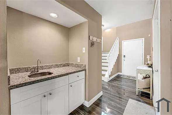 10139 Fernstone Ln — Photo 8