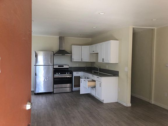 2nd image of 133 E Buckthorn St #135
