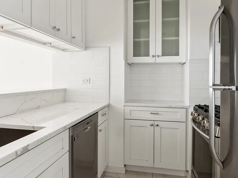 145 E 48th St #9D — Photo 3