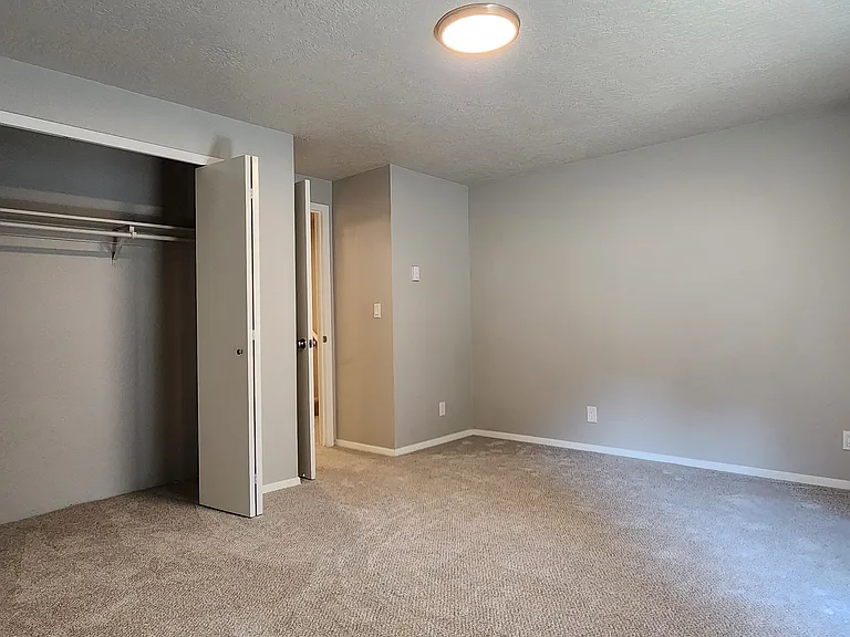 1411 E Hays St — Photo 15