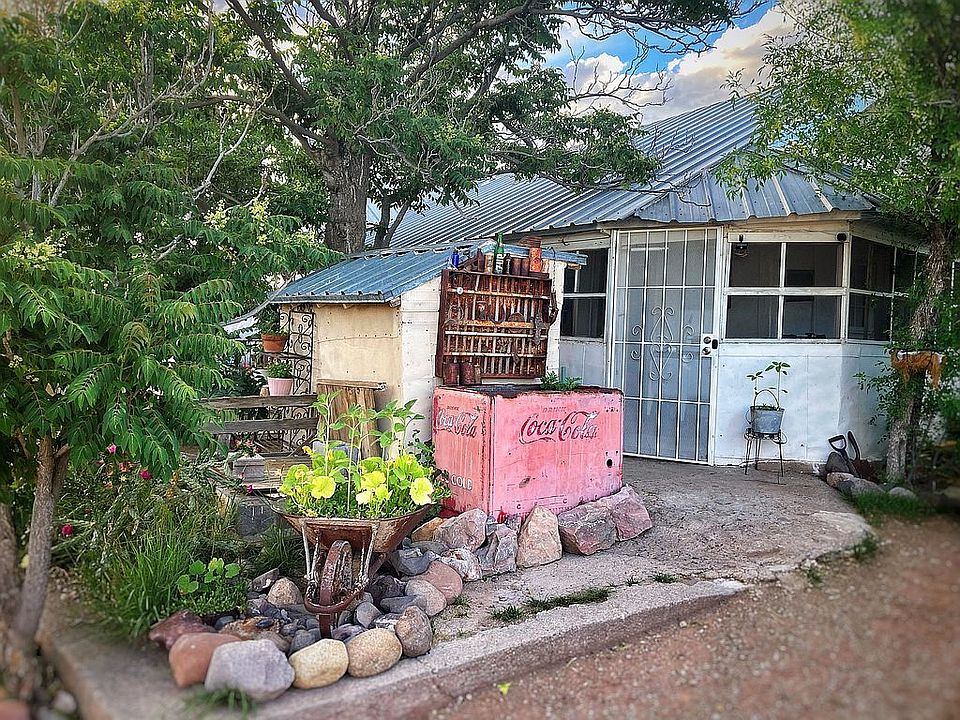 1st image of 16 Tenedor Ln