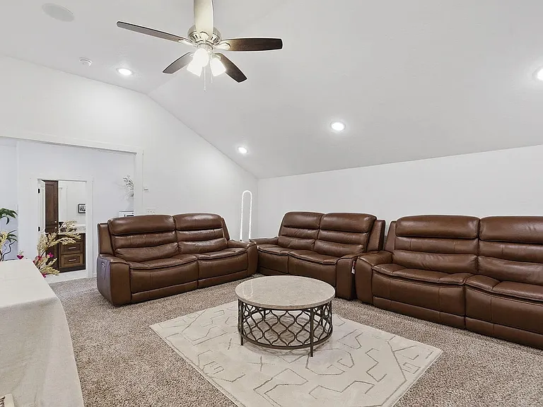 703 S Hickory Dr — Photo 30