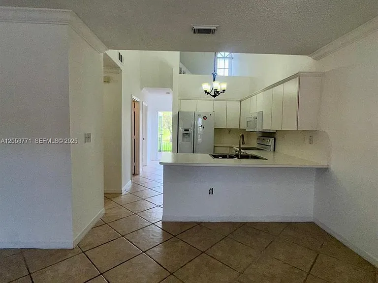 15334 SW 36th Ter #15334 — Photo 4