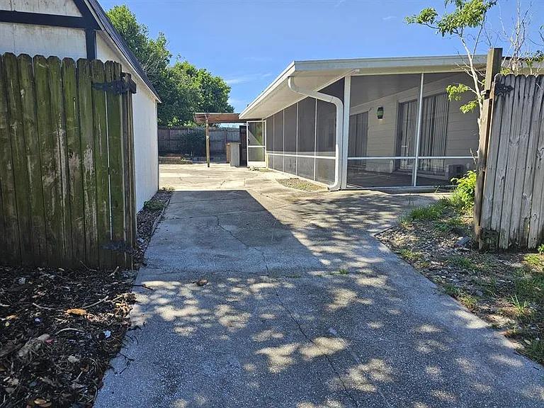 9926 Rainbow Ln — Photo 46