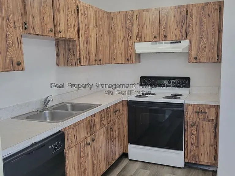 8144 Omaha Cir — Photo 7